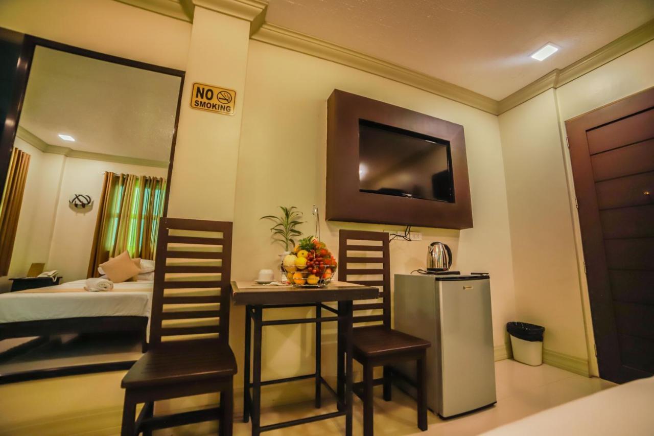 Villa Esmeralda Bryan'S Resort Hotel And Restaurant Palayan City Екстер'єр фото