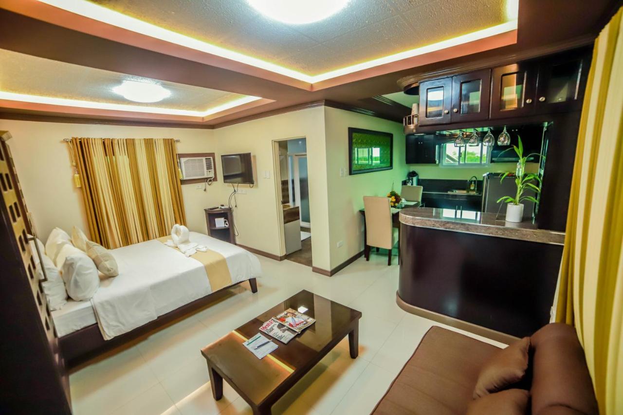 Villa Esmeralda Bryan'S Resort Hotel And Restaurant Palayan City Екстер'єр фото