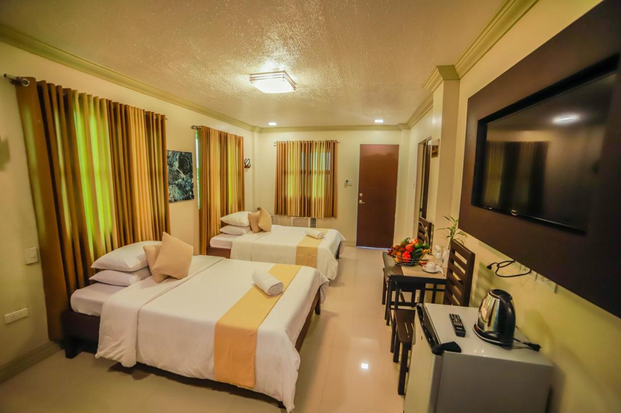 Villa Esmeralda Bryan'S Resort Hotel And Restaurant Palayan City Екстер'єр фото