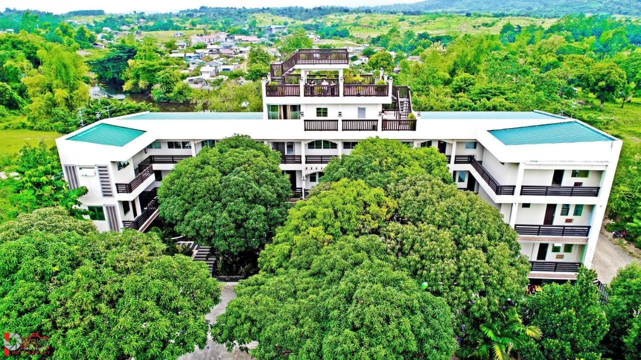 Villa Esmeralda Bryan'S Resort Hotel And Restaurant Palayan City Екстер'єр фото