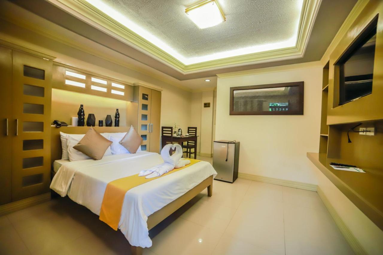 Villa Esmeralda Bryan'S Resort Hotel And Restaurant Palayan City Екстер'єр фото