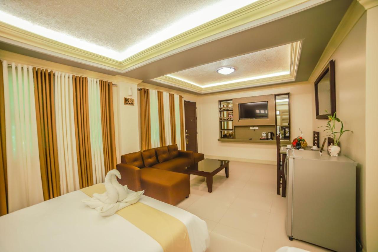 Villa Esmeralda Bryan'S Resort Hotel And Restaurant Palayan City Екстер'єр фото
