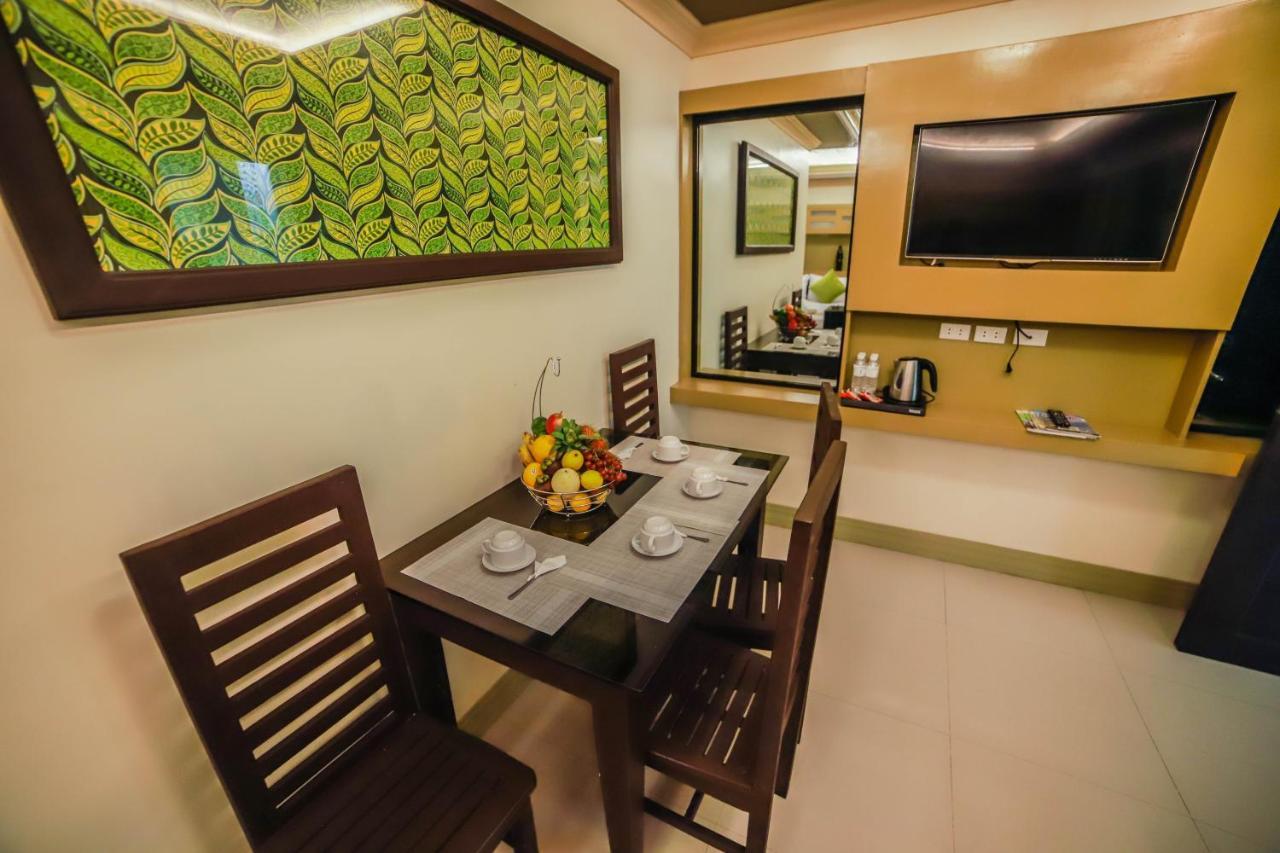 Villa Esmeralda Bryan'S Resort Hotel And Restaurant Palayan City Екстер'єр фото