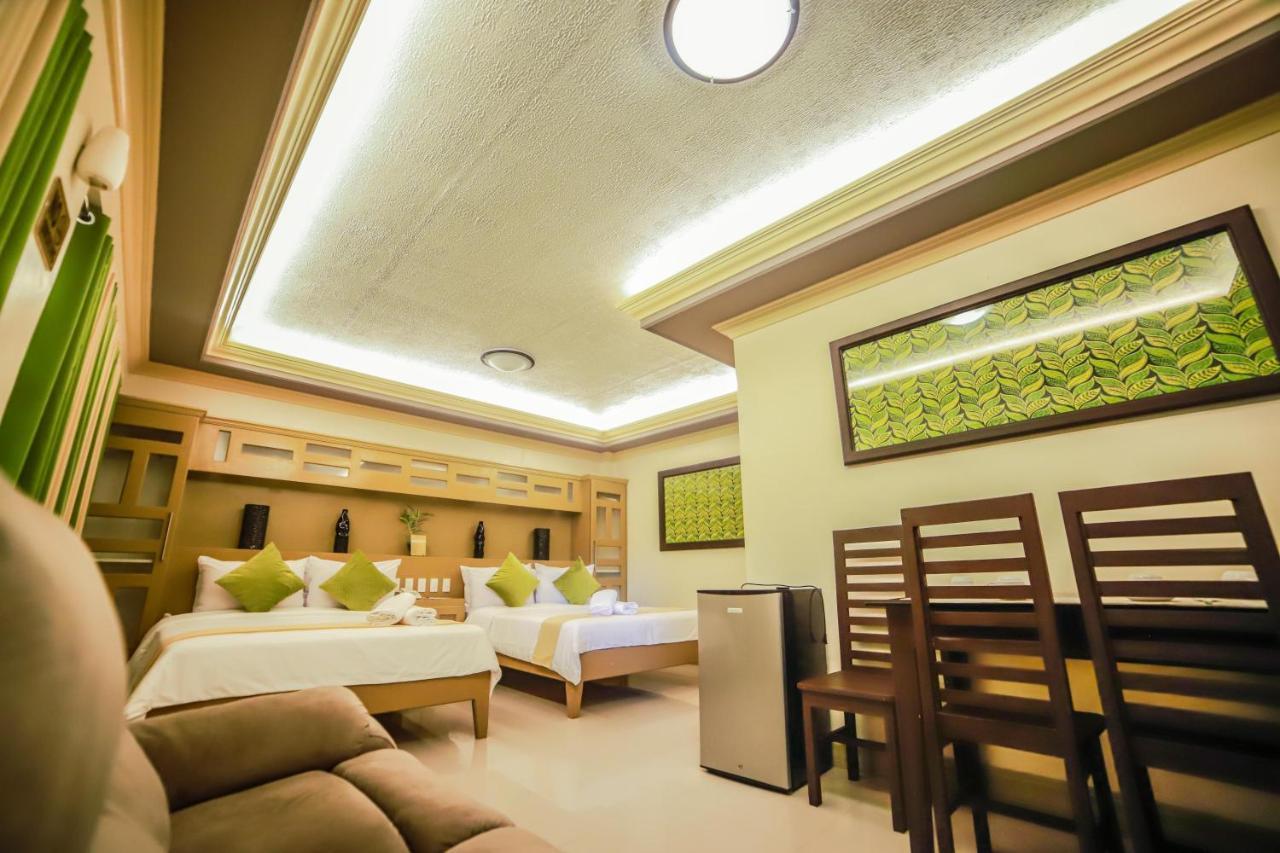 Villa Esmeralda Bryan'S Resort Hotel And Restaurant Palayan City Екстер'єр фото